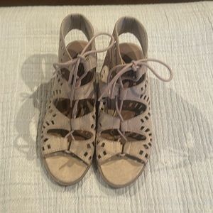 Sandals with lace up. Very cute summer sandals. Brown suede size 6
